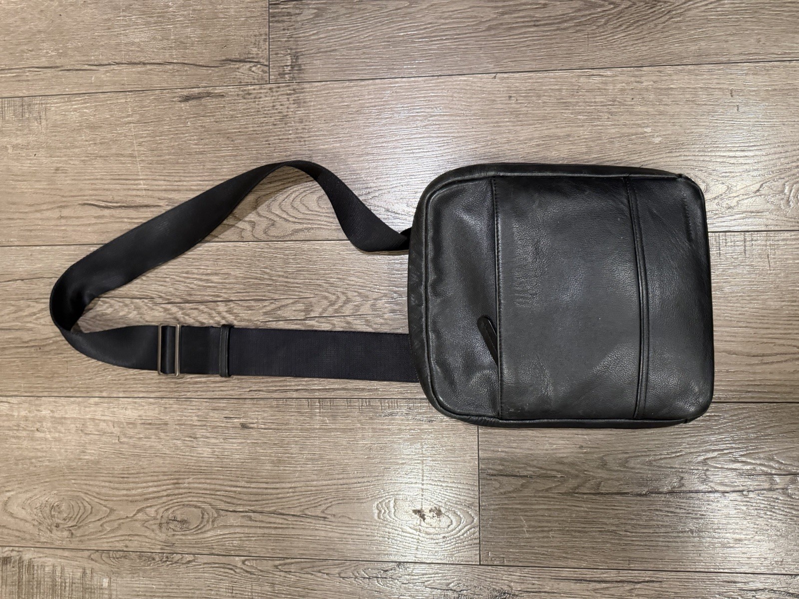 Black Men's Shoulder Bag Solid Pattern Zip Closur… - image 1