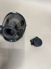 Scott Full Face Gas Mask Respirator Size M and voice amp