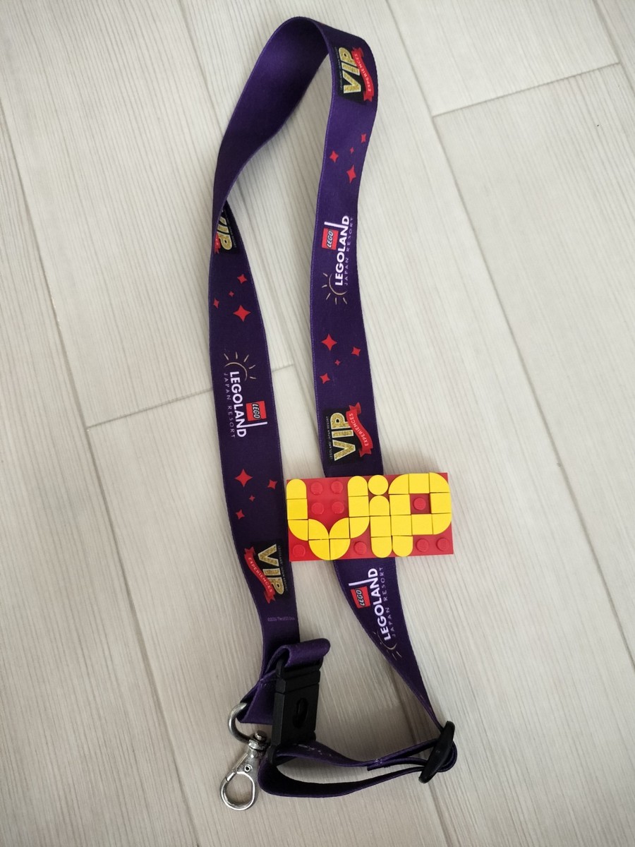 LEGO Legoland Japan VIP Tour Limited Factory Block Mr.GOLD & Strap 