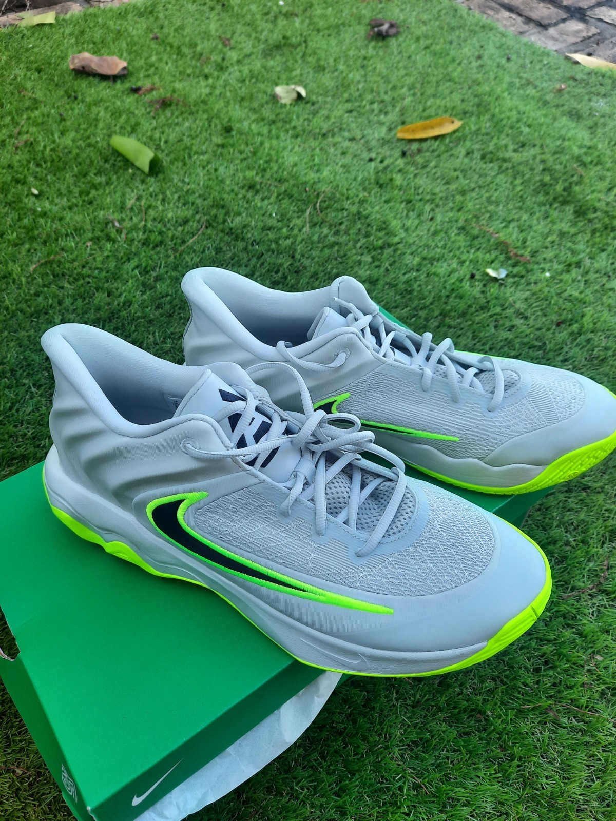 Size 14 Ligth Silver/ Blak- Volt