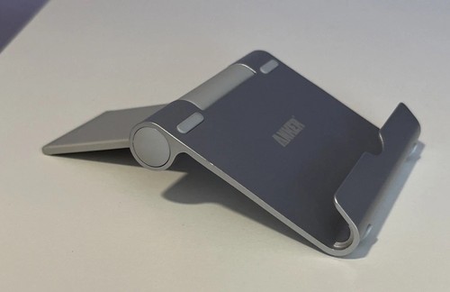 Silbernes Handy-Tablet-Requisite der Marke Anker (passt auf mein iPhone 13) - Bild 15 von 15