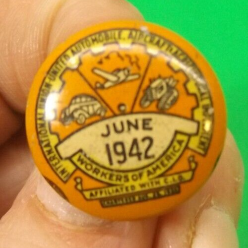 1942 June International Union United Automobile Aircraft Agricultural Pin - Picture 1 of 2