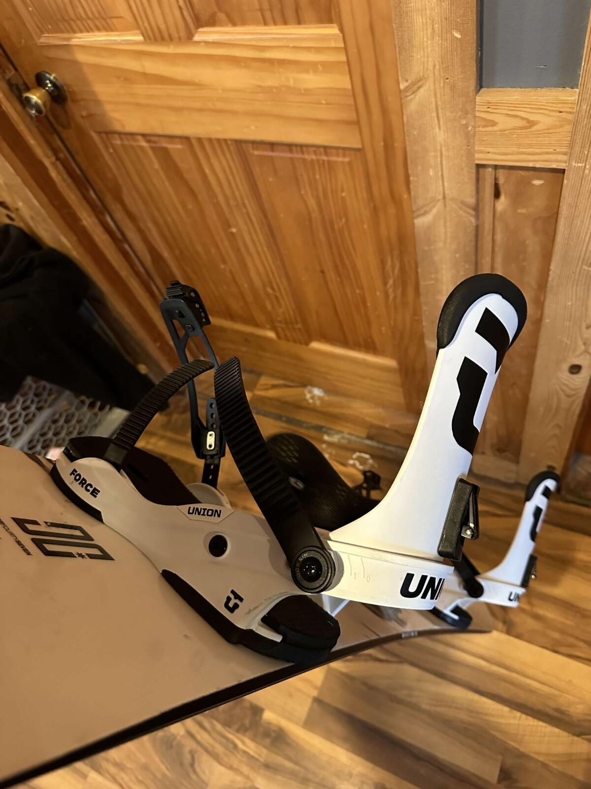 black and white with skulls dc ply snowboard goofy good condition