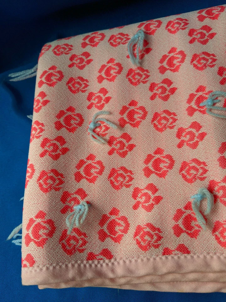 Manta de bebé 62x38 retro rosa floral hecha a mano niña flecos azules de colección Foto 2 de 3