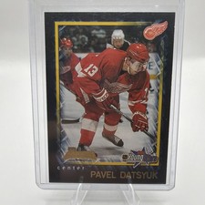 2002 Topps Bowman Pavel Datsyuk #165 Young Stars Rookie Card. rookie card picture