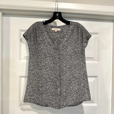 Ann Taylor LOFT Women’s Size PL Blouse Top V-neck Patterned Buttons Career Gray