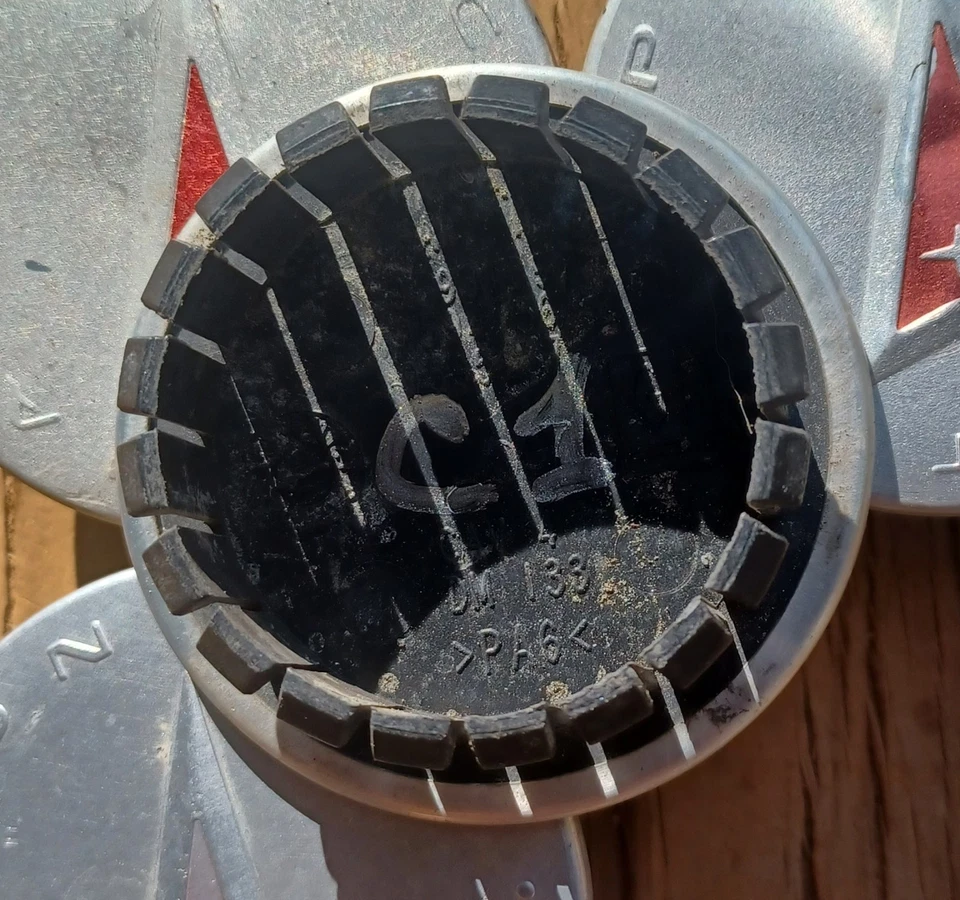 Pontiac Bonneville Grand Prix Vibe G5 Juego de 4 tapas centrales, 1999-2011, 9593169 C1 Foto 3 de 3