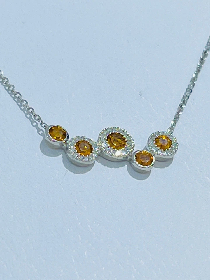Collar de cinco piedras de citrino y diamantes en oro blanco Foto 2 de 2