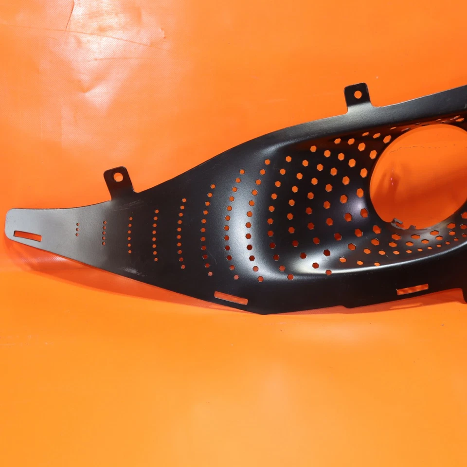 ASTON MARTIN DB11 ACABAMENTO DE EXAUSTÃO MALHA GRADE ESQUERDA 2017 2018 2019 2020 DB 11 FABRICANTE DE EQUIPAMENTO ORIGINAL - Imagem 2 de 4