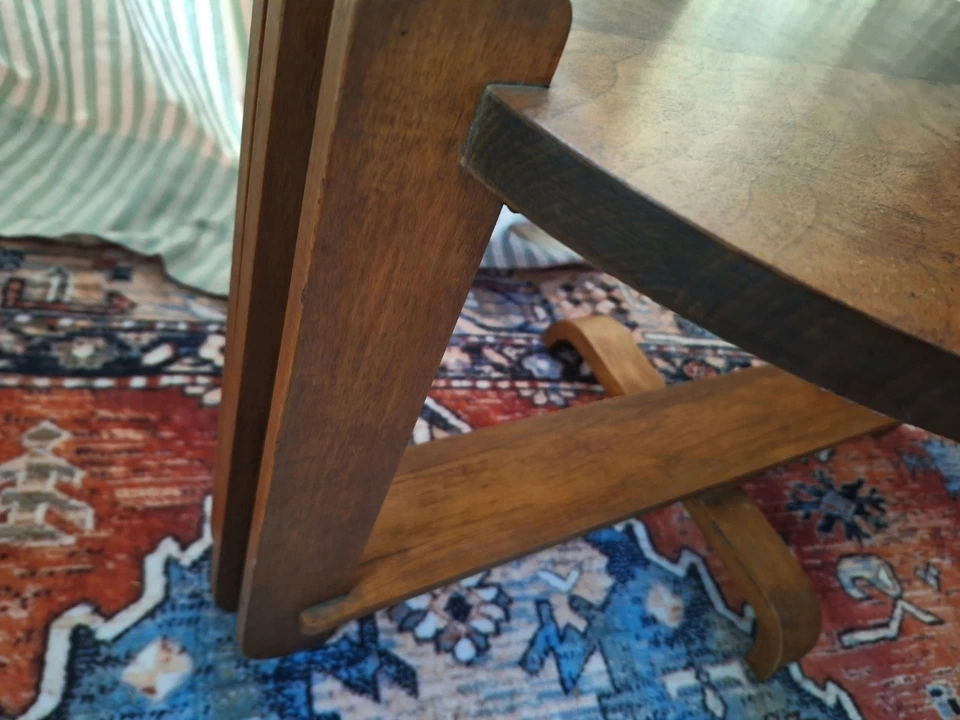 Mesa auxiliar ovalada vintage francesa Art Deco de nogal con chapa de burl a juego 30" Foto 4 de 4