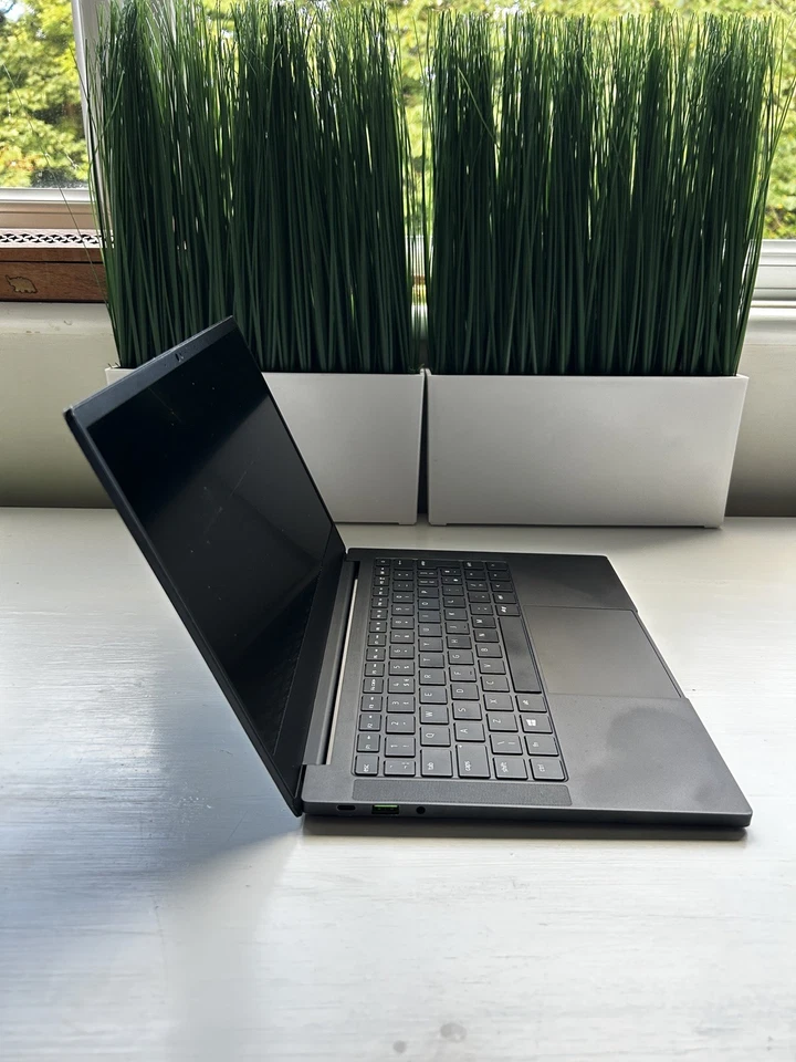 Razer Blade Stealth 13 (2019) - i7 256gb SSD Gaming laptop - Image 3 of 4