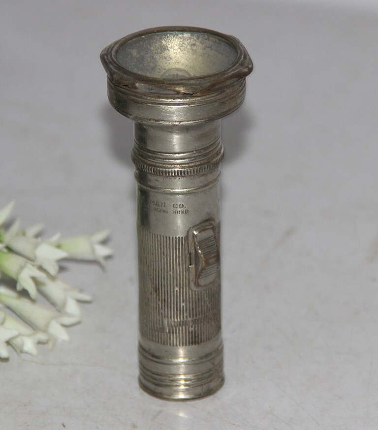 Ancienne Torche à Main Vintage En Métal Vert – Fabrication Inde, Style 1900-1940