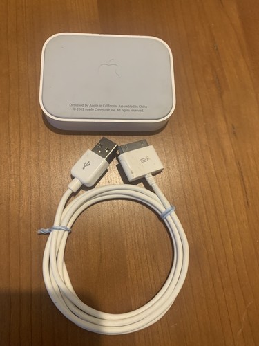 Apple iPod Classic White Dock -Model M9602GA. Excellent Condition w/Apple cord - Picture 2 of 8