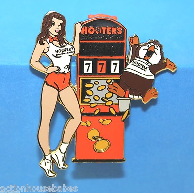 HOOTERS GIRL OWL HOOTIE JACKPOT SLOT MACHINE CASINO HOTEL LAS VEGAS LAPEL PIN