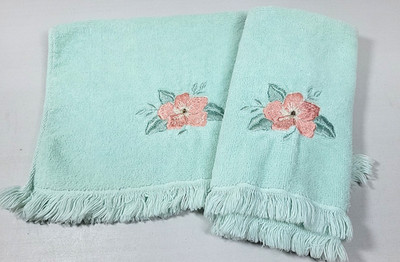 2-VTG The Water Works Mint Green w/ Flower Embroidery Fingertip Towels USA 10x16