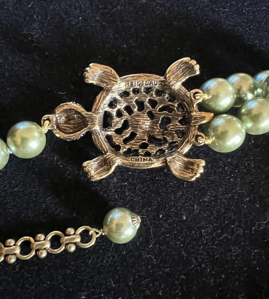 Collar Tortuga Cristal HEIDI DAUS "Simplemente Irresistible" Foto 3 de 4