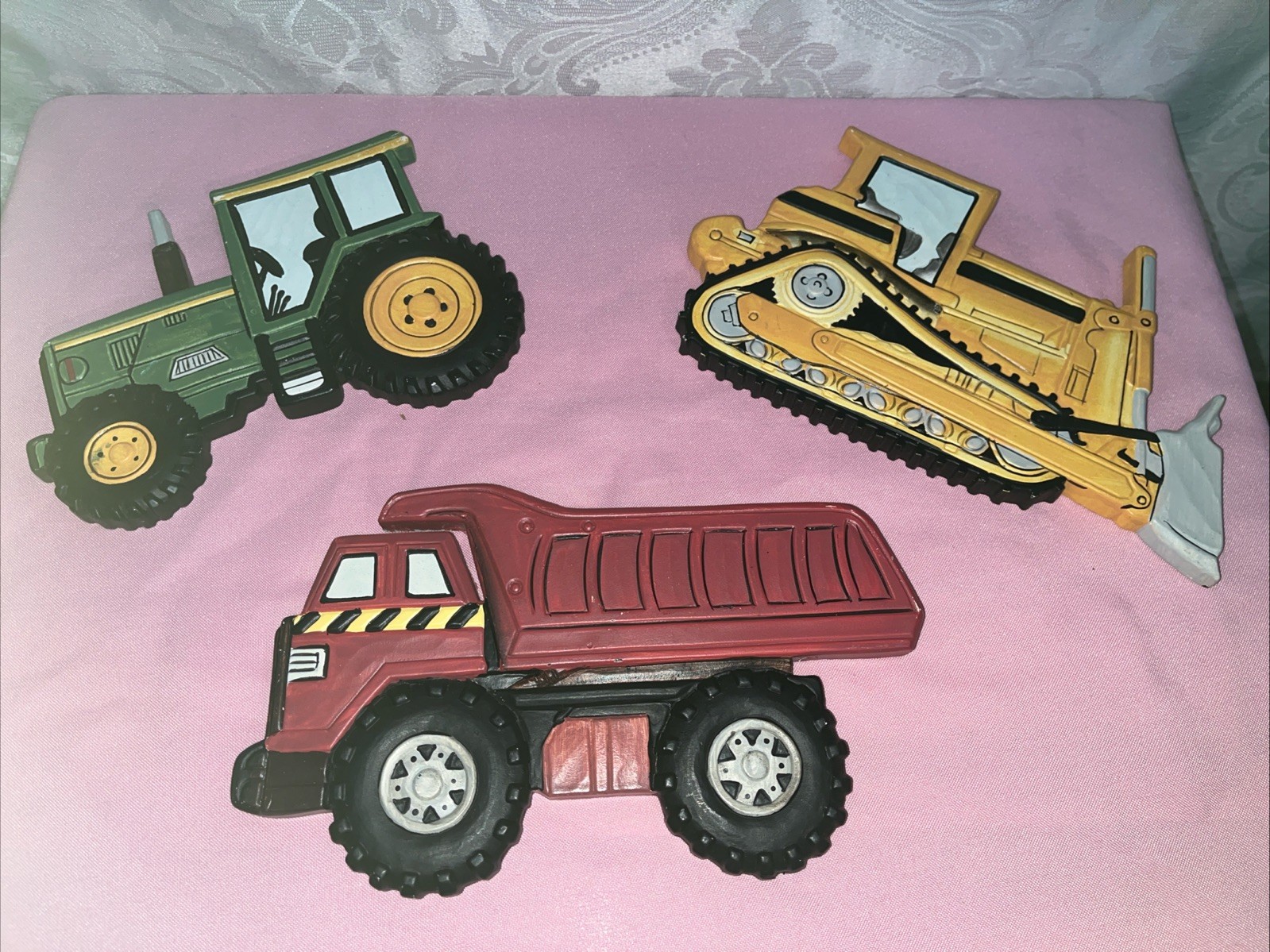3 PC CONSTRUCTION BABY NURSERY ROOM DECOR TRACTOR DUMPTRUCK BULLDOZER PLAQUES