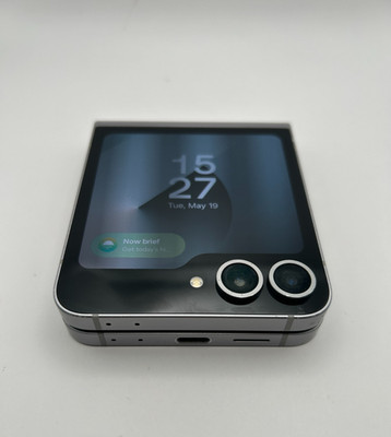 Samsung Galaxy Z Flip6   Factory Unlocked   256GB   Silver - for Repair