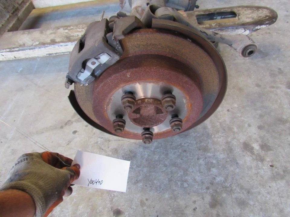 2000 Ford Expedition rear back differential axle assembly end housing 4x2 OEM Foto 3 de 4