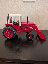 ERTL International 1586 Tractor Cab Loader 1/16 Diecast Harvester