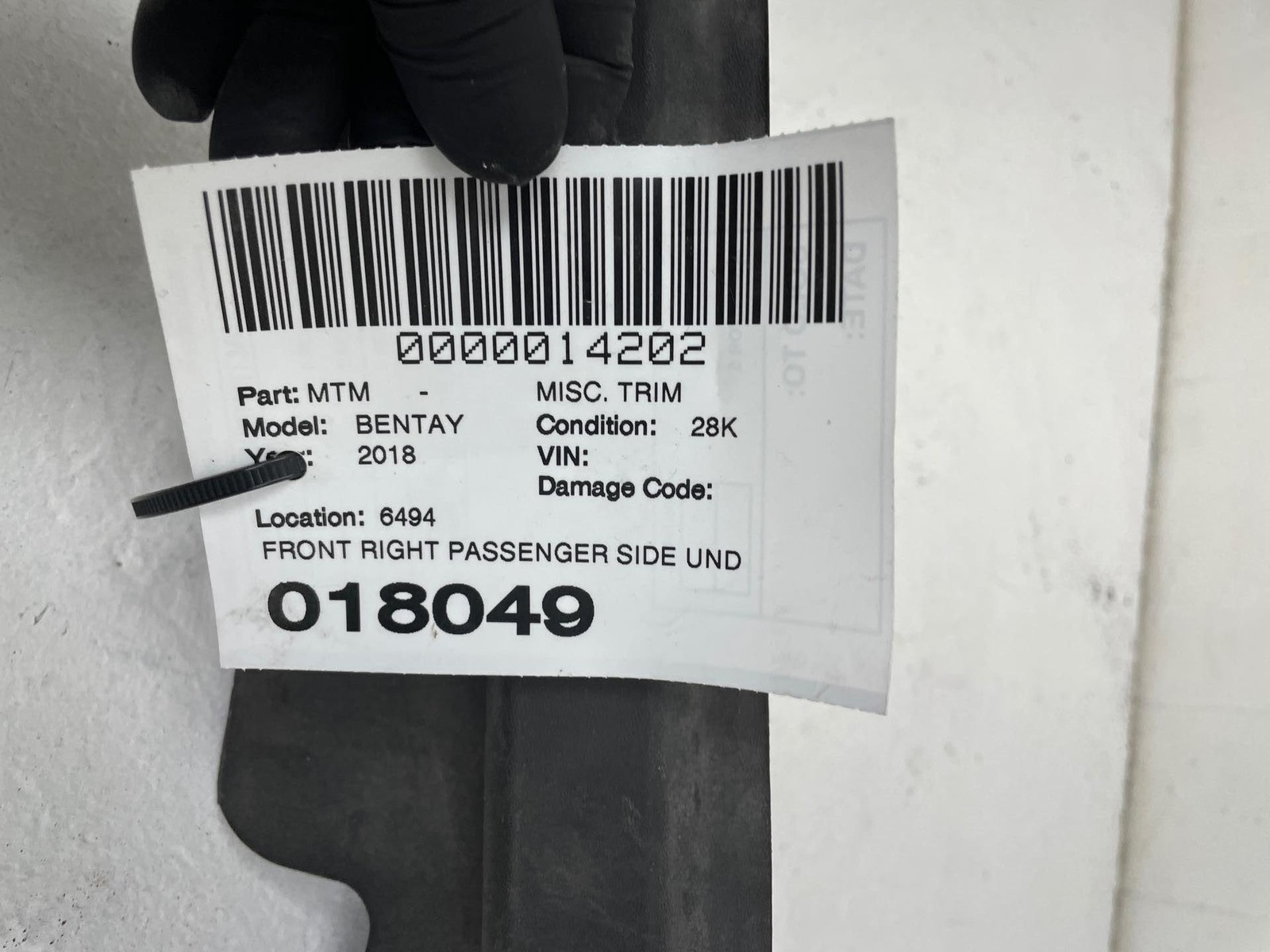 2015-2020 BENTLEY BENTAYGA FRONT RIGHT DRIP MOULDING UNDER HOOD COVER 36A821170B