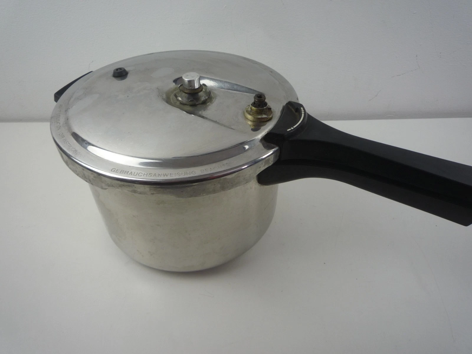 VINTAGE 1970'S PRESTIGE 5 LITRE PRESSURE COOKER WITH WEIGHT SPARES OR PARTS