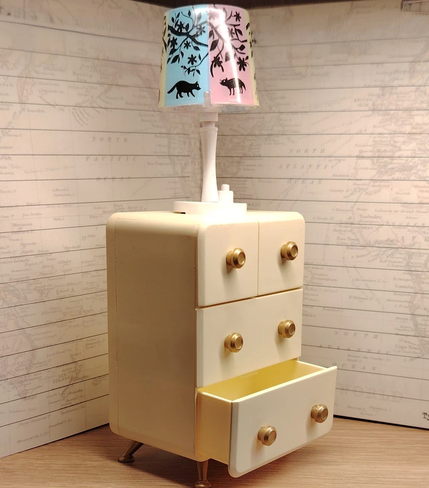 Mini lámpara y tocador retro Re-Ment 1:6 para casa de muñecas 7" con luz pecho mesita de noche Foto 3 de 4