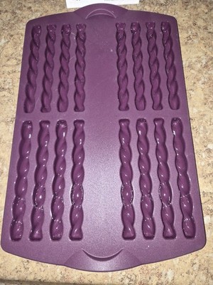 Tupperware silicone stick form bake pretzels treats or ice fancy