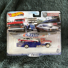 Hot Wheels Premium Team Transport '74 Chevrolet Vega & Horizon Hauler NHRA 1:64