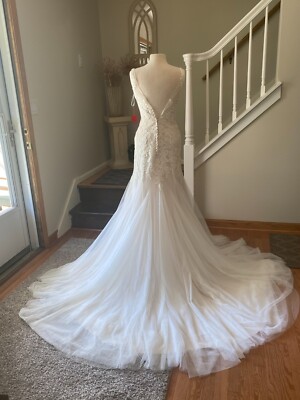 Brand New!! Stunning Wedding Dress- never worn!!
