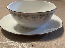 Noritake Gravy Boat With Attached Underplate