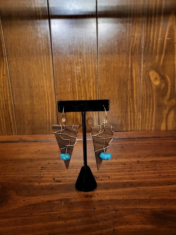 Handmade Copper Wire Turquoise Stone & Leather Triangle Hanging Earrings-Preown Foto 2 de 4