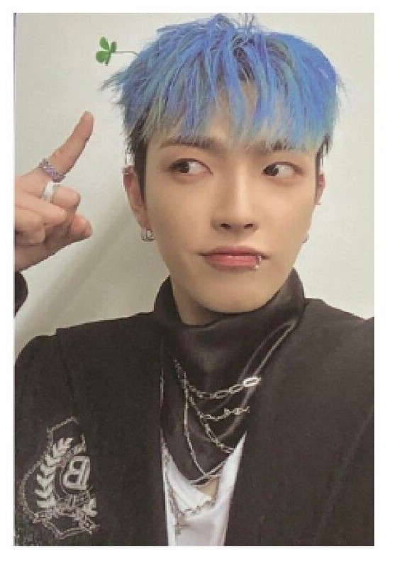 ATEEZ 9th Mini Album THE WORLD EP.2 OUTLAW Photocard A VERSION