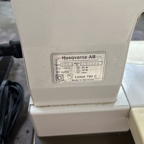 Vintage Husqvarna Viking Turissa Model 2781 Sewing Machine Cord/Pedal Tested - Picture 10 of 12