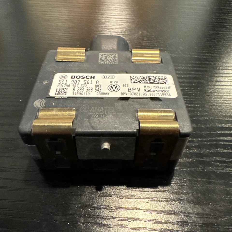 Sensor de radar de control de crucero Volkswagen Passat 2020-2022 OEM #35 Foto 2 de 4