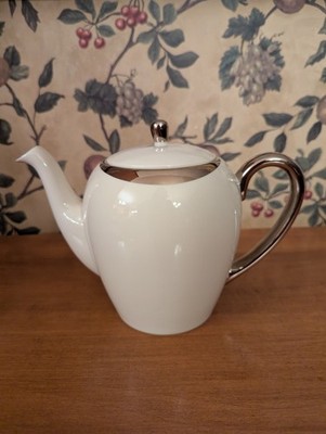 VINTAGE PICKARD CHINA CRESCENT PATTERN TEAPOT/COFFEE POT AND LID