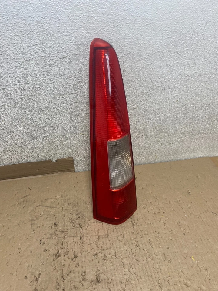 Luz trasera lateral izquierda superior OEM U2435 DW Volvo XC70 V70 1998-2000 conductor izquierdo Foto 3 de 4