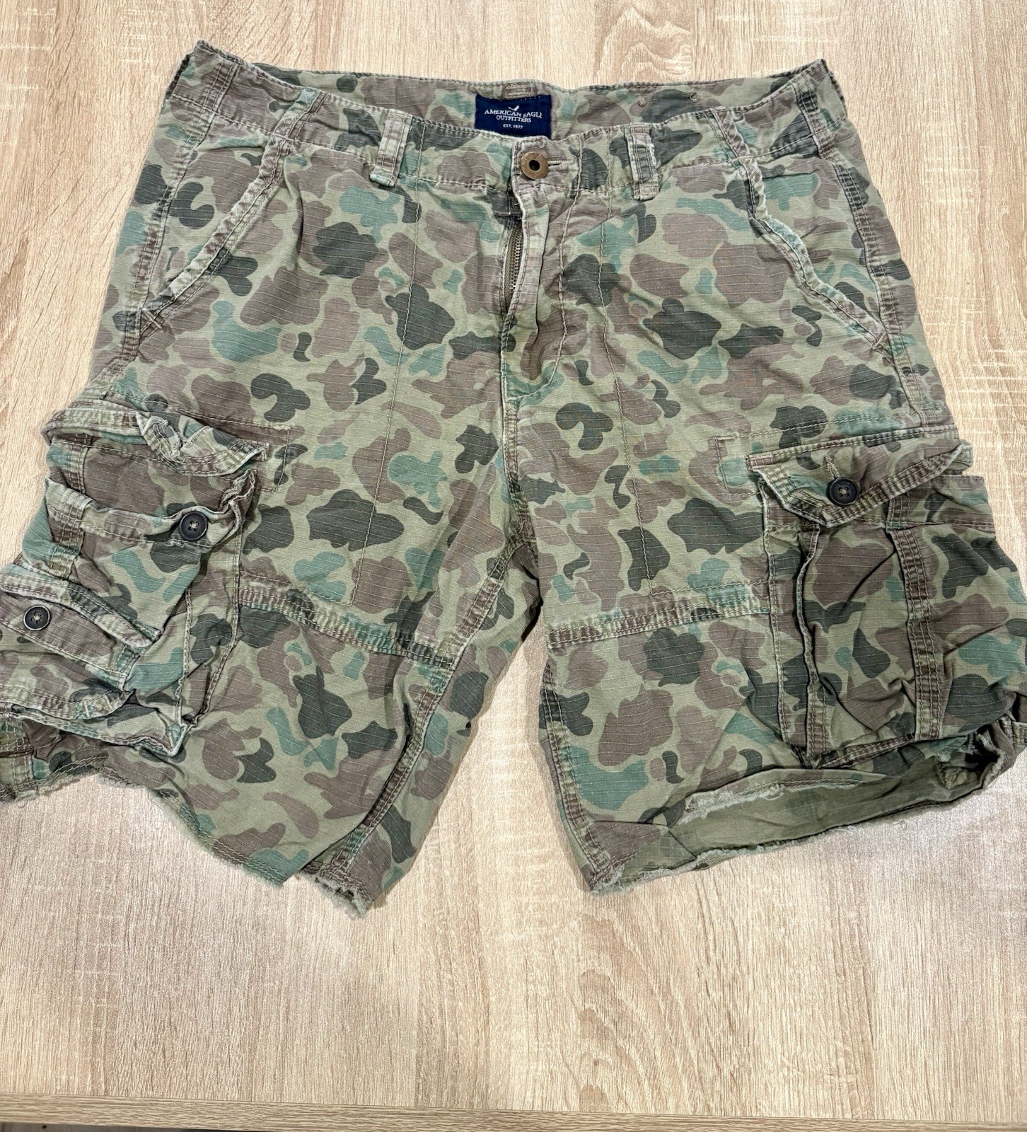 American Eagle Outfitters Men's Camo Cargo Shorts Classic Fit Size 32