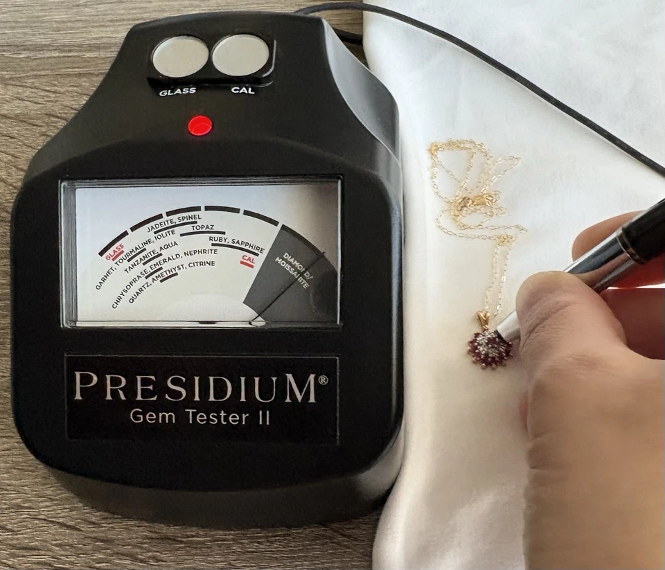 Collar de 19 pulgadas con colgante de diamantes y zafiros rosados de oro amarillo de 10 KP Foto 3 de 4