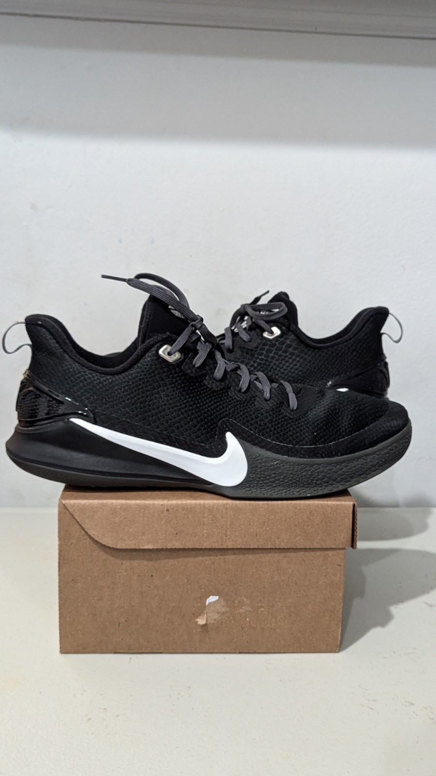 Size: M/14 Nike Mamba Focus TB