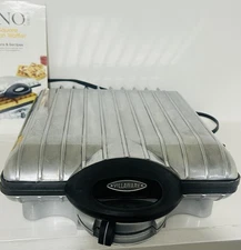 Vintage VillaWare Belgian Waffle Maker Model 2001 4-SQ , Silver tested Works