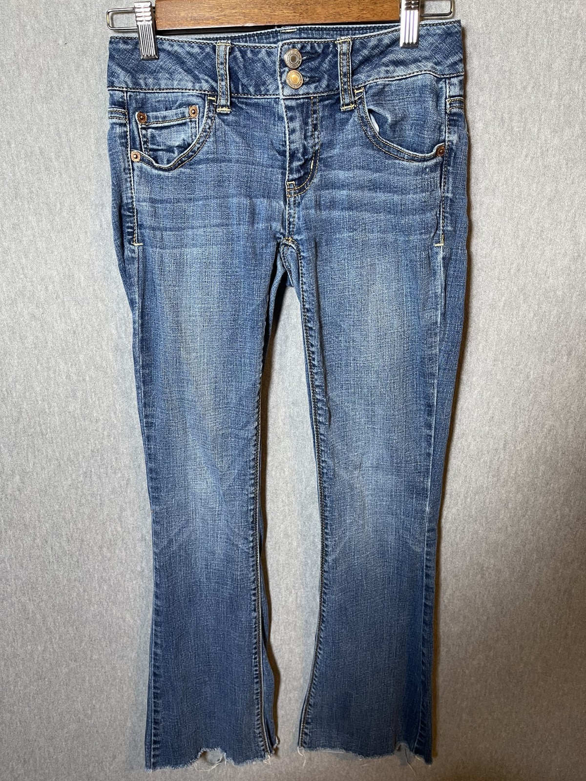 Women's Size 0 Medium Wash Frayed Hem
