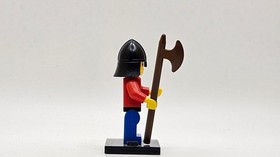 LEGO minifigure Red Scale Knight cas154 Castle Black Knights 6085 axe