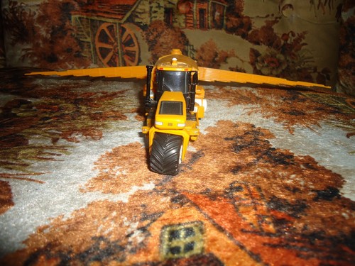 1/64 Ag Chem Terra Gator 8103 With Dry Fertilizer Load Ertl - Picture 3 of 3