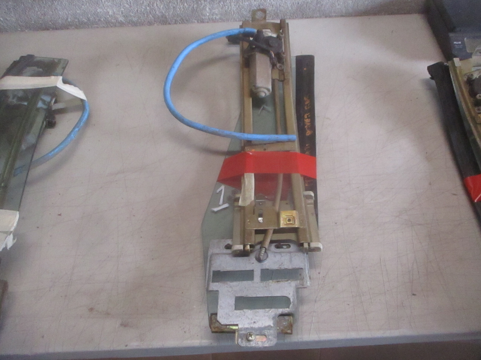 DRIVER  REAR GLASS REGULATOR & MOTOR  #! Chrysler Maserati TC 89 90 91