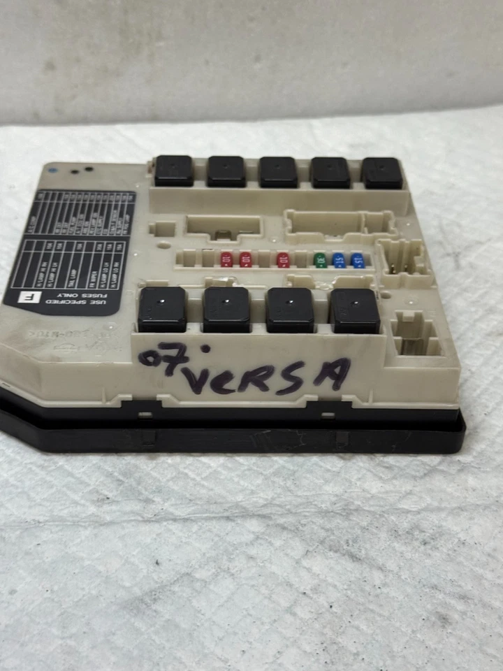 Nissan Sentra Versa 2007-2011 caja de fusibles carrocería V unidad de control PP-T30-M10 OEM Foto 2 de 4
