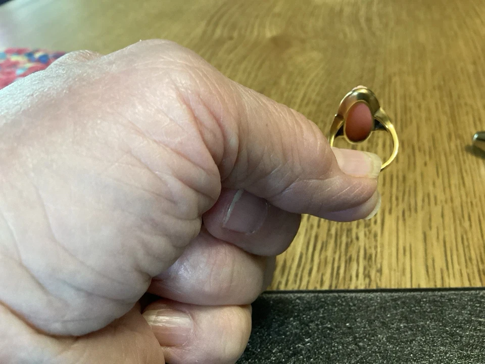 Anillo Vintage Oro Amarillo 14K Piel de Ángel Coral Camafeo Talla 4.75 Perfecto Estado Foto 4 de 4