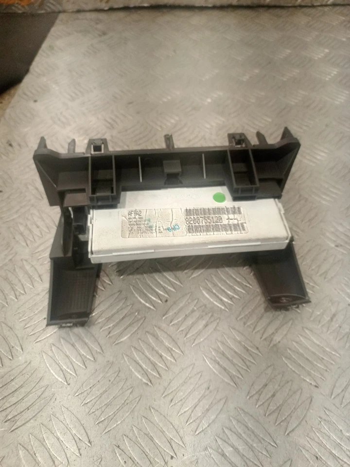 Renault Megane 2007 pantalla de visualización 8200755120 #9 Foto 2 de 3