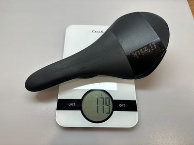Fizik Aliante R1 Regular Carbon Rail Road Saddle 179g