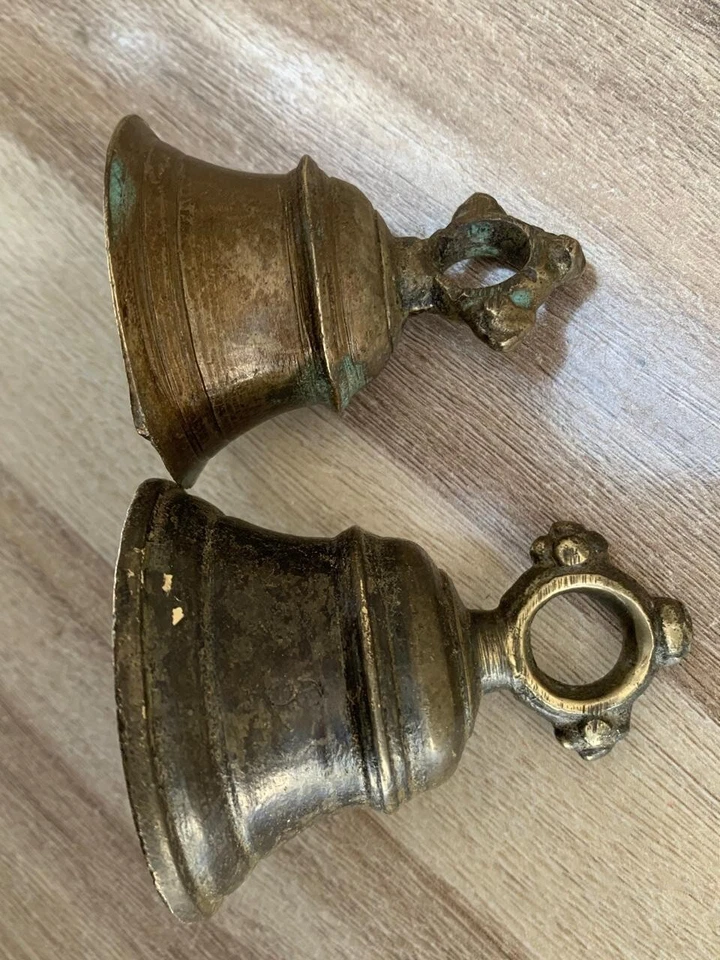 Campana de vaca de latón artesanal primitiva vintage de 1920 decorativa coleccionable 2 piezas Foto 4 de 4